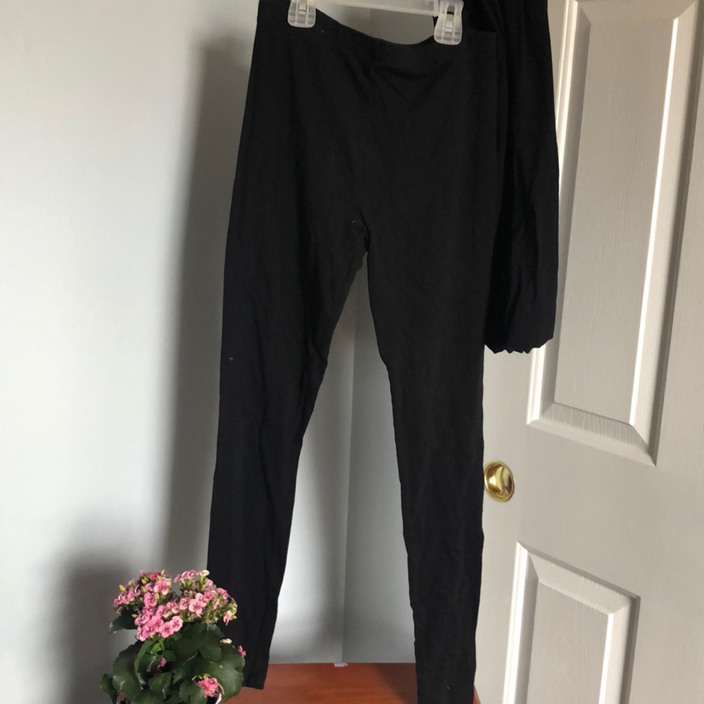 Forever 21// black legging